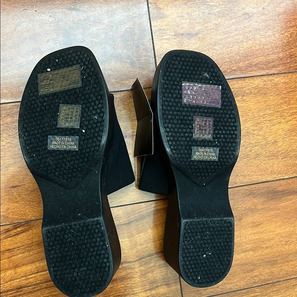 Forever 21 Women's Black Soft Platform Slides size USA 8 - Picture 2 of 4